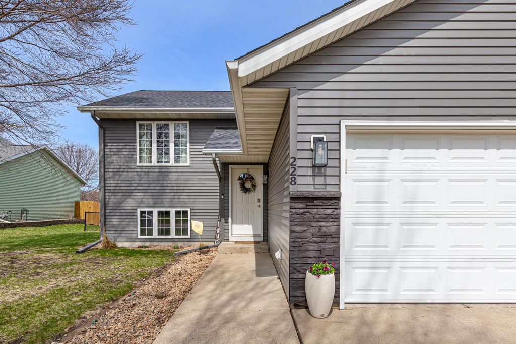 Photo of 228 Inverness Drive, Mankato, MN 56001 (MLS # 7056381)