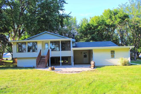 Photo of 664 Hilltop Drive NE, Hutchinson, MN 55350 (MLS # 6776933)