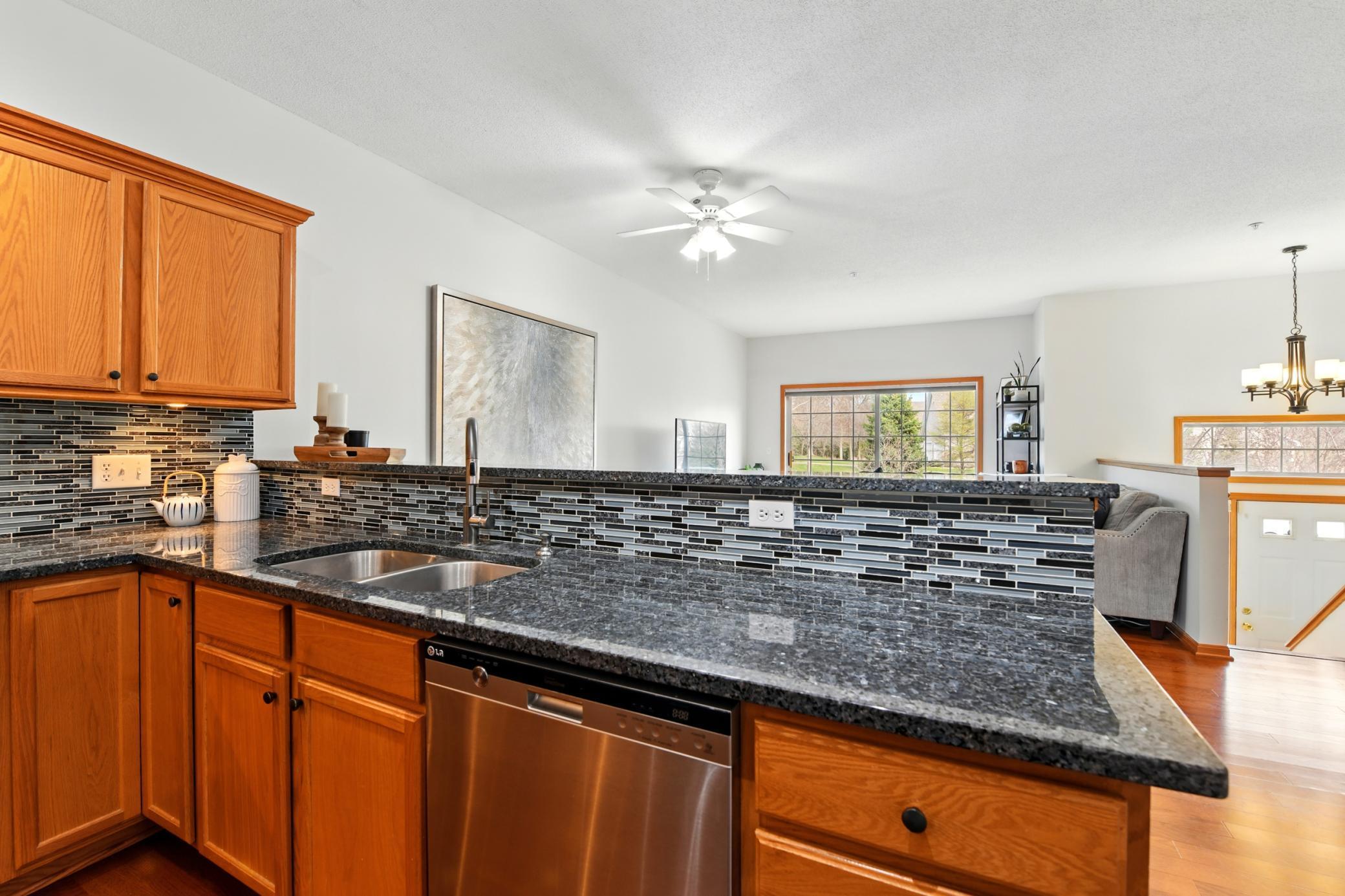 324 Willoughby Way W