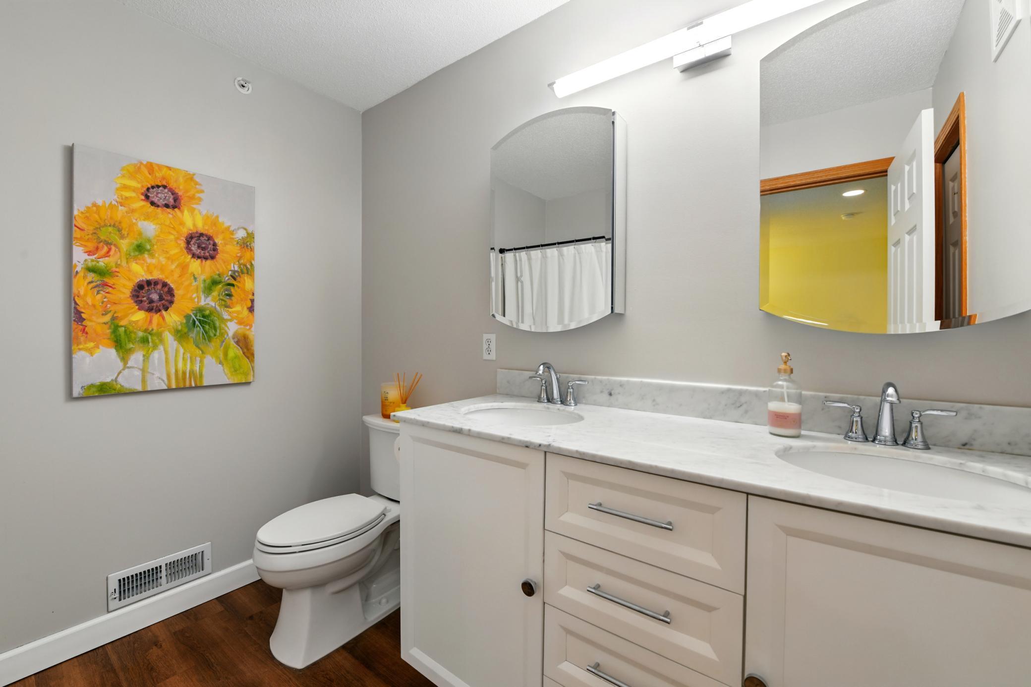 324 Willoughby Way W