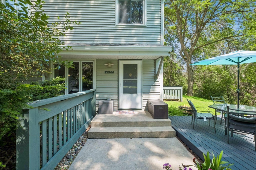 Photo of 4872 Grenwich Trail N, Oakdale, MN 55128 (MLS # 7102334)