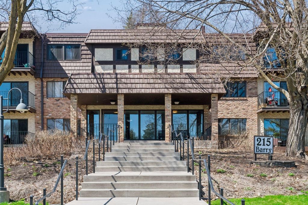 Photo of 215 Barry Avenue S #202, Wayzata, MN 55391 (MLS # 7054284)