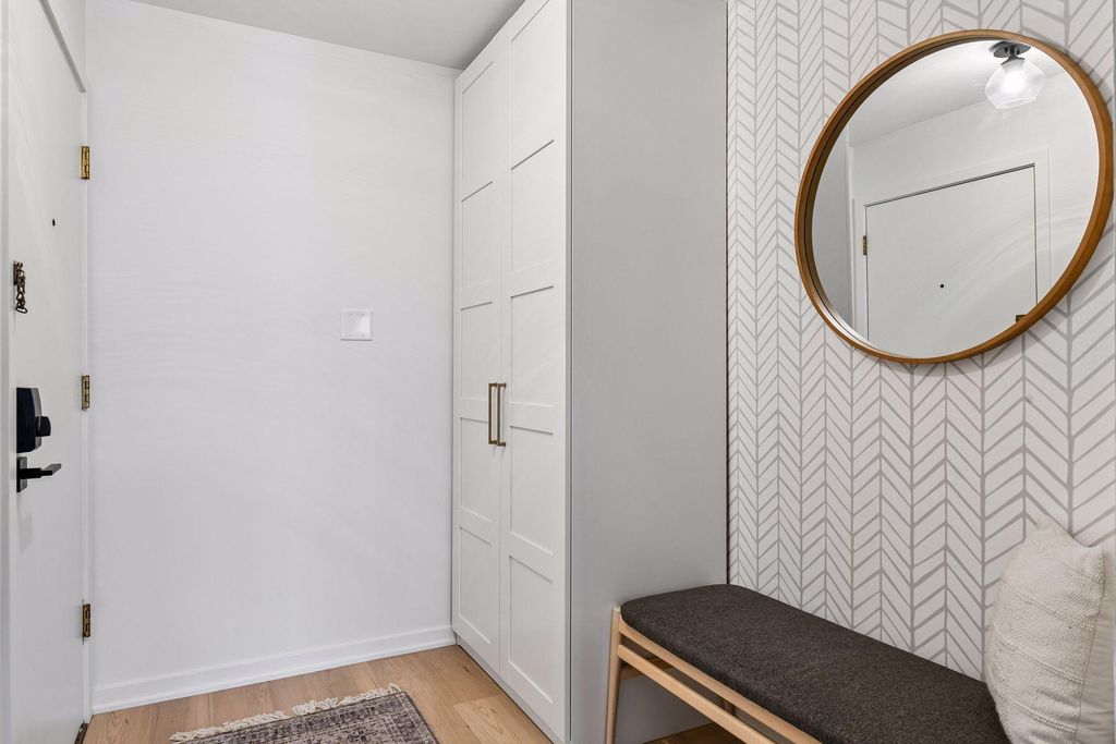 Photo of 215 Barry Avenue S #202, Wayzata, MN 55391 (MLS # 7054284)