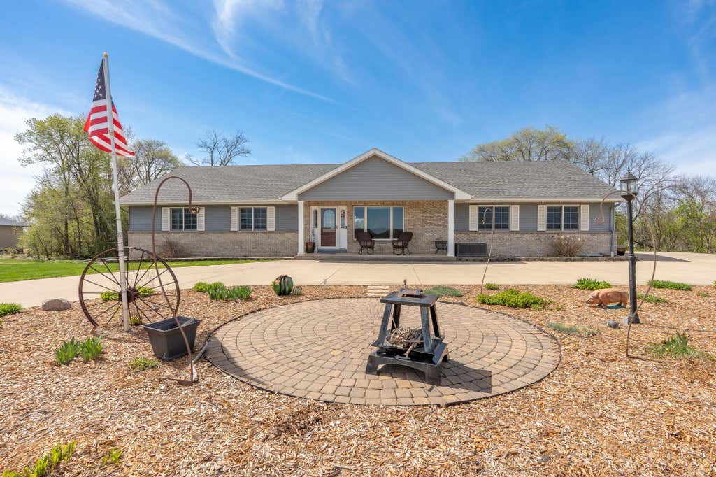 Photo of 7195 County Road 10 E, Chaska, MN 55318 (MLS # 7113141)