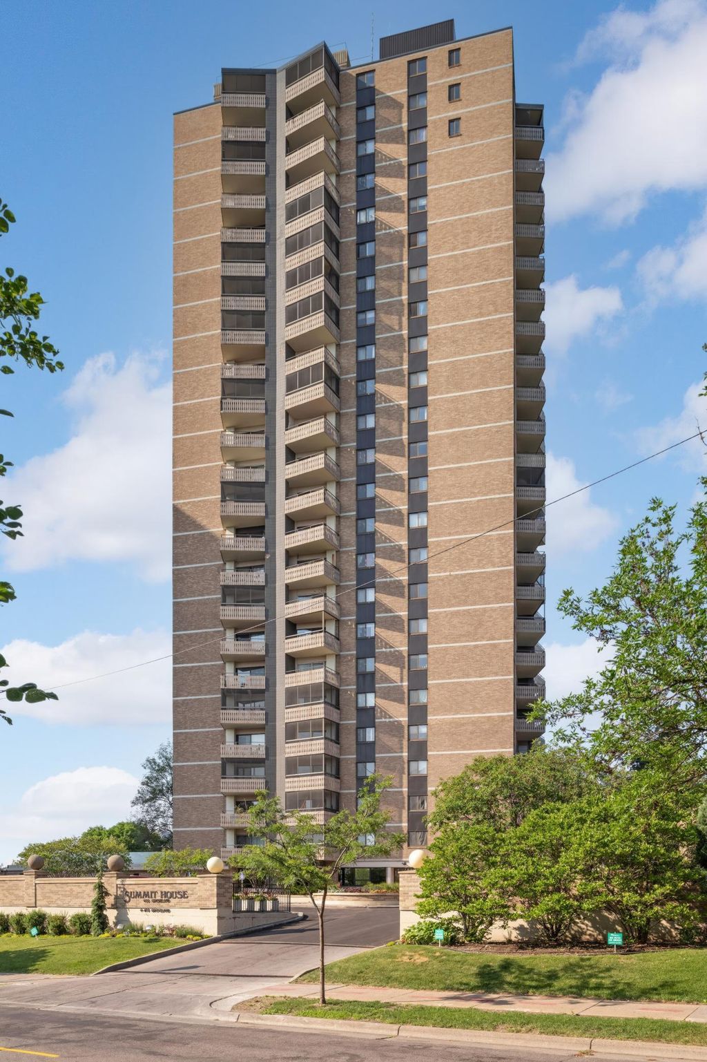 Photo of 400 Groveland Avenue #413, Minneapolis, MN 55403 (MLS # 6825243)