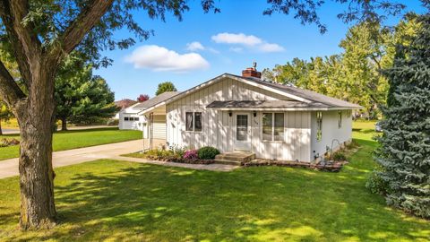 Photo of 704 21st Avenue NW, Austin, MN 55912 (MLS # 6794034)