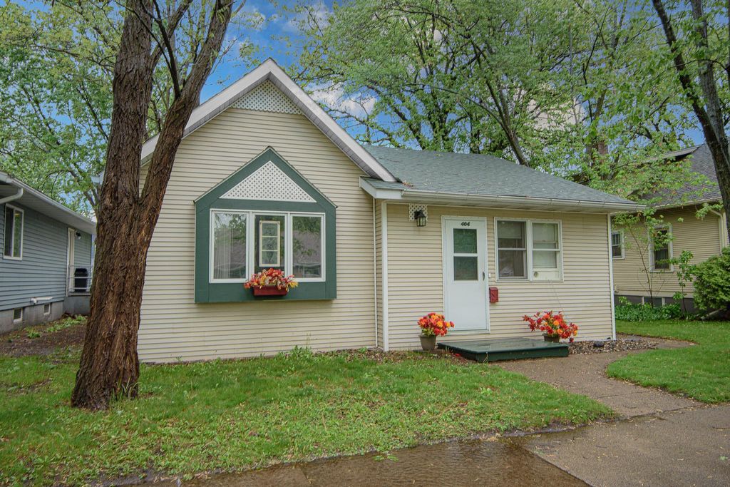 Photo of 404 4th Avenue NE, Saint Cloud, MN 56304 (MLS # 7077100)