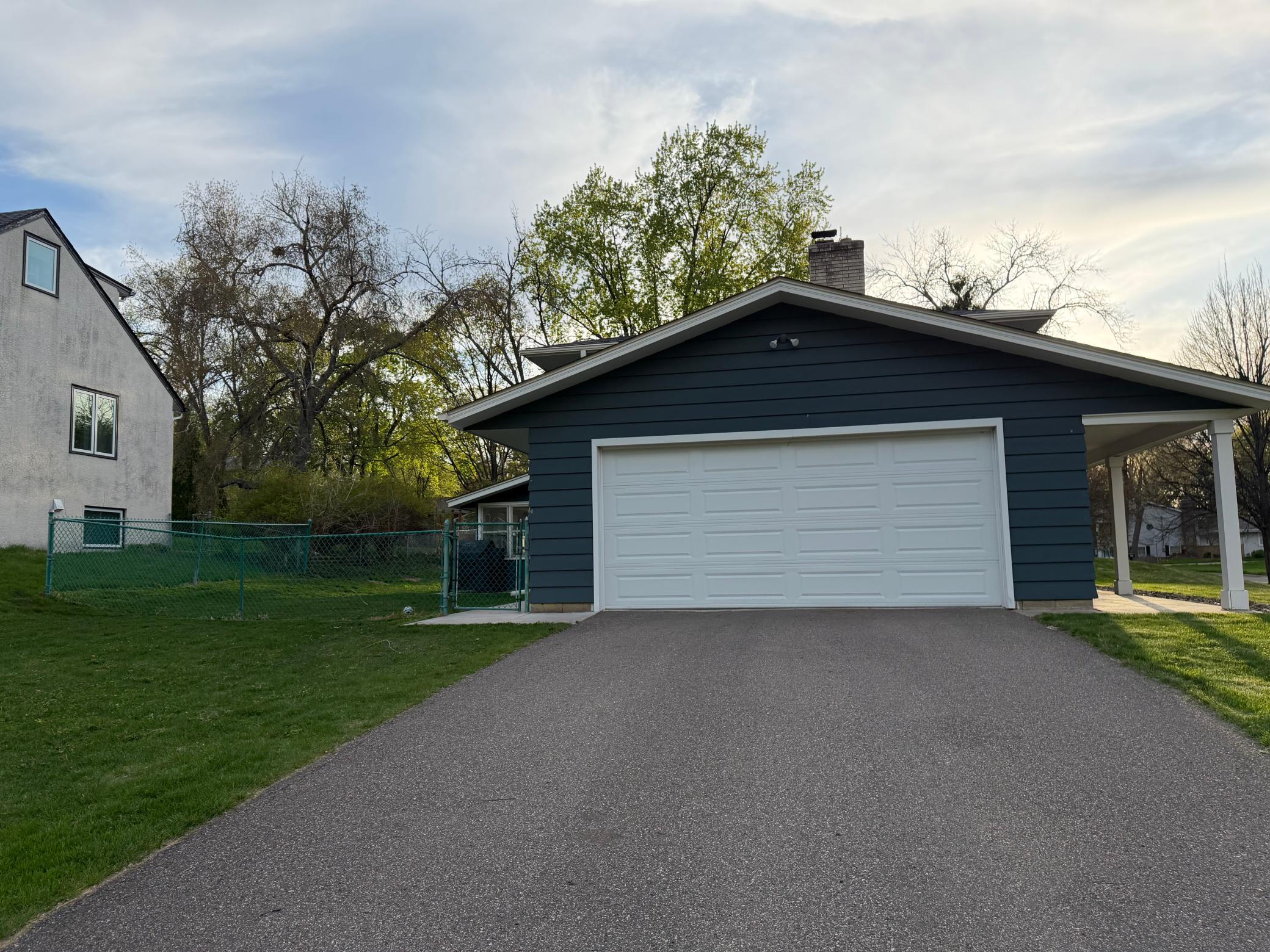 1046 Brooks Avenue W
