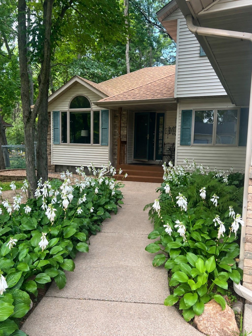 Photo of 38308 Golden Oaks Trail, North Branch, MN 55056 (MLS # 7149857)