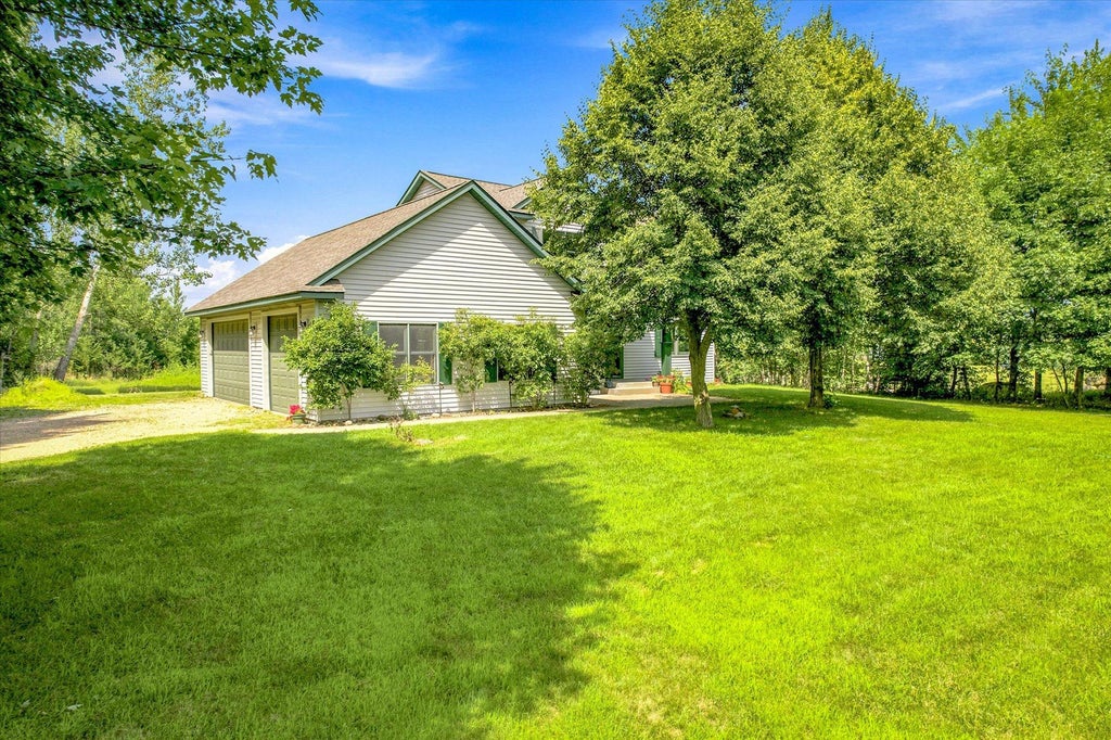 Photo of 844 Moonbeam Road W, Hudson, WI 54016 (MLS # 7112010)