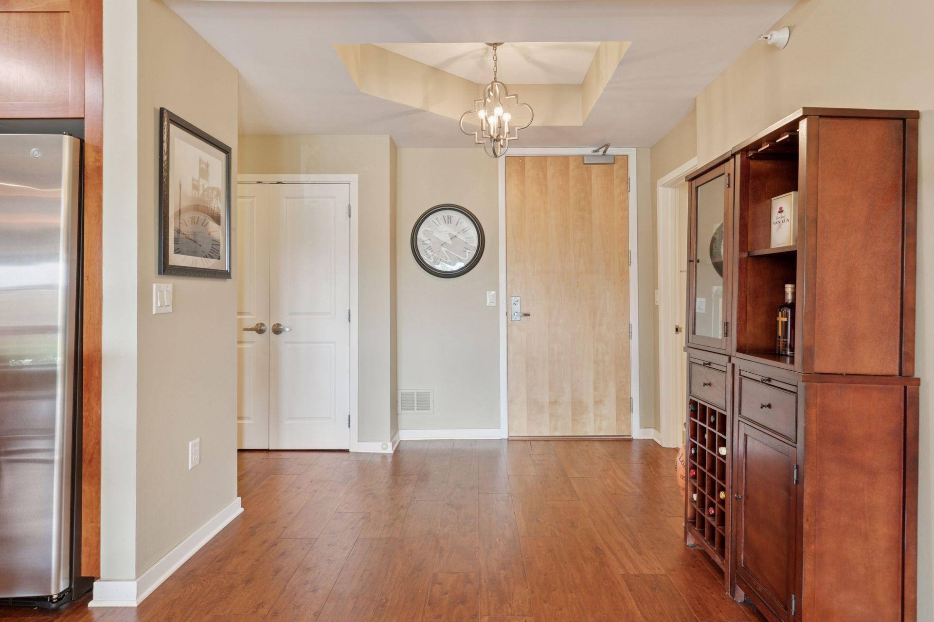 501 Main Street N 202