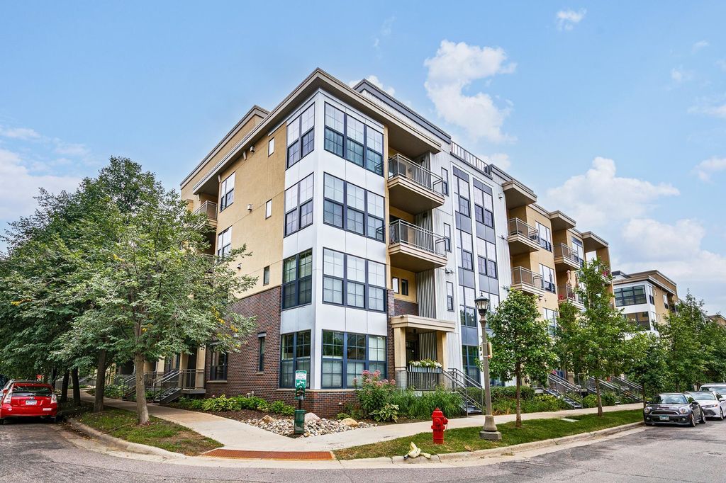 Photo of 2566 Ellis Avenue #116, Saint Paul, MN 55114 (MLS # 7067653)