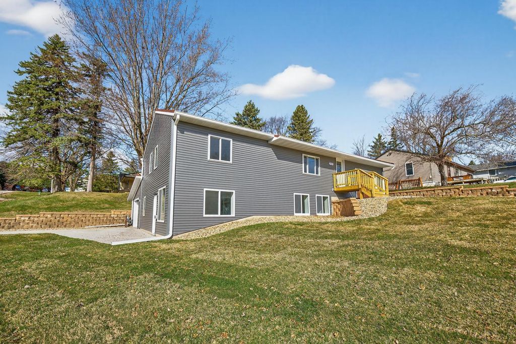 Photo of 311 Highland Court SW, Rochester, MN 55902 (MLS # 7045304)