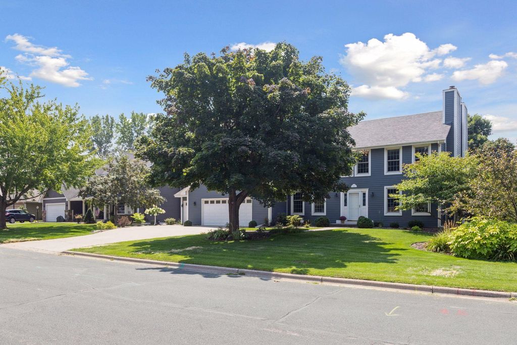 Photo of 610 Watersedge Terrace, Mendota Heights, MN 55120 (MLS # 7029102)