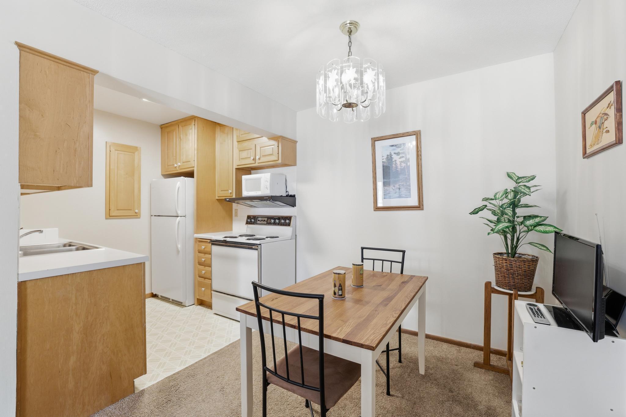 2700 Oxford Street N 102