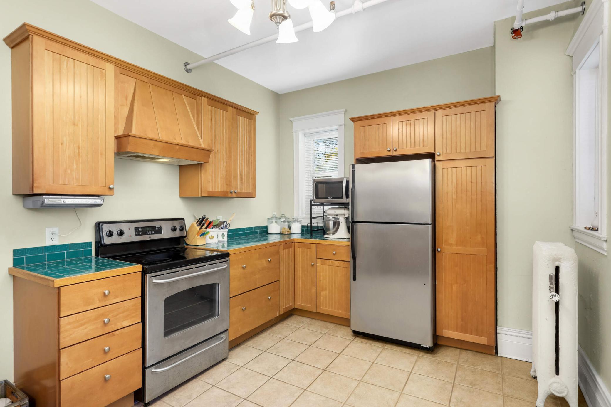 69 Milton Street N 3