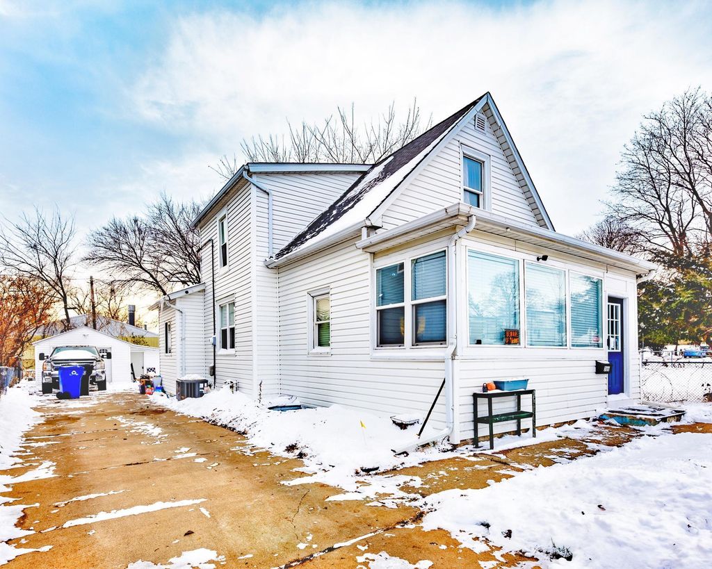 Photo of 366 Topping Street, Saint Paul, MN 55117 (MLS # 7053400)
