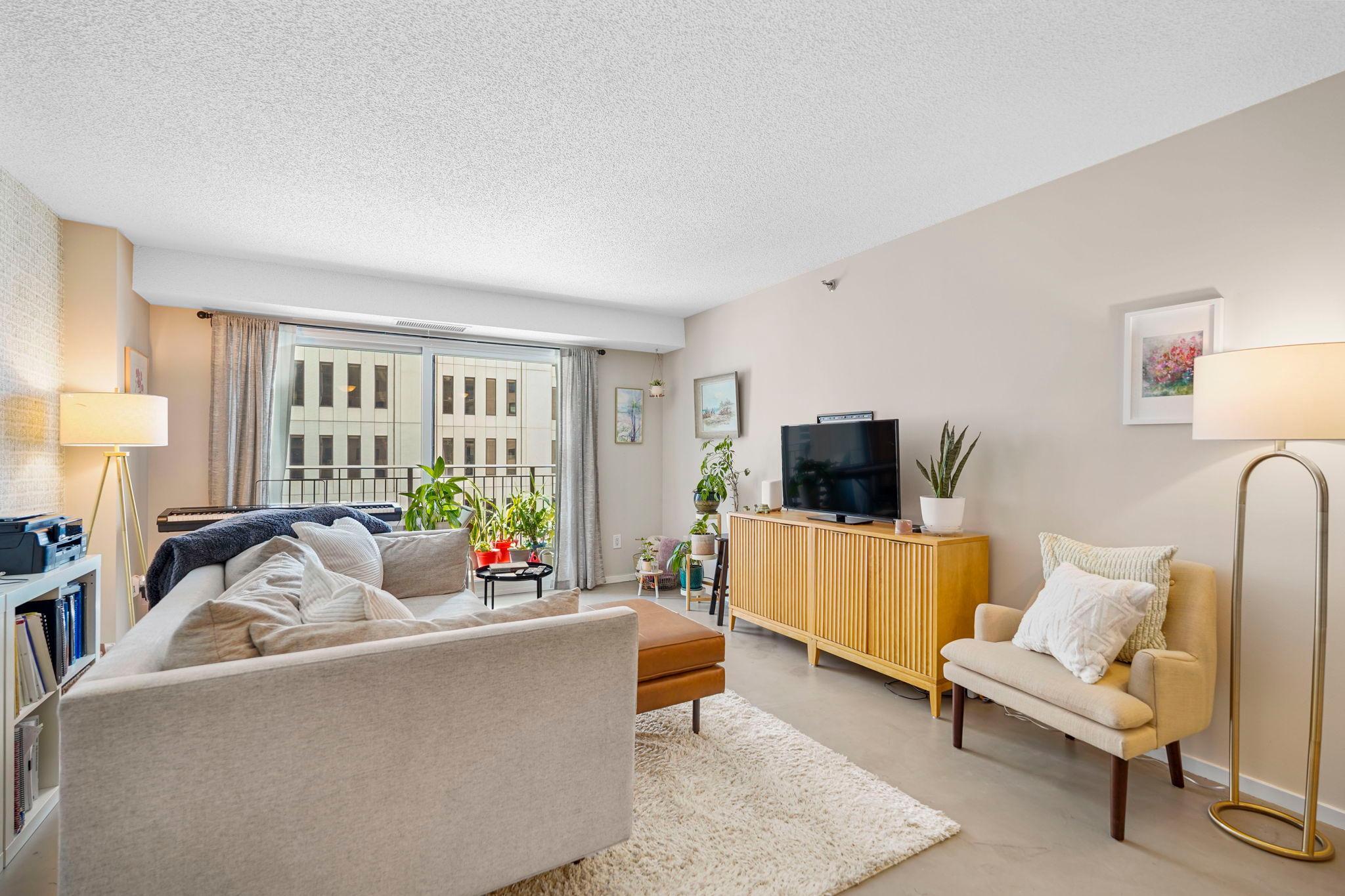 121 Washington Avenue S 513