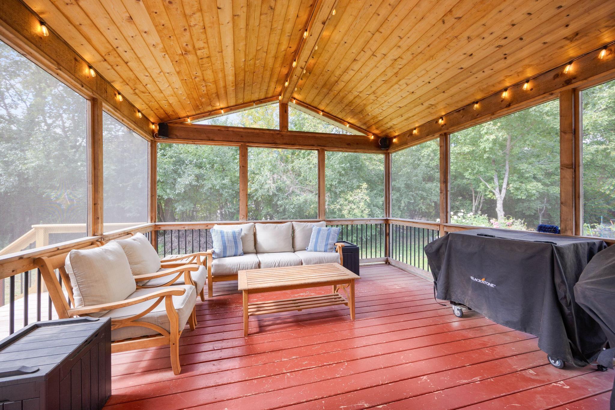 4515 Yellowstone Lane N