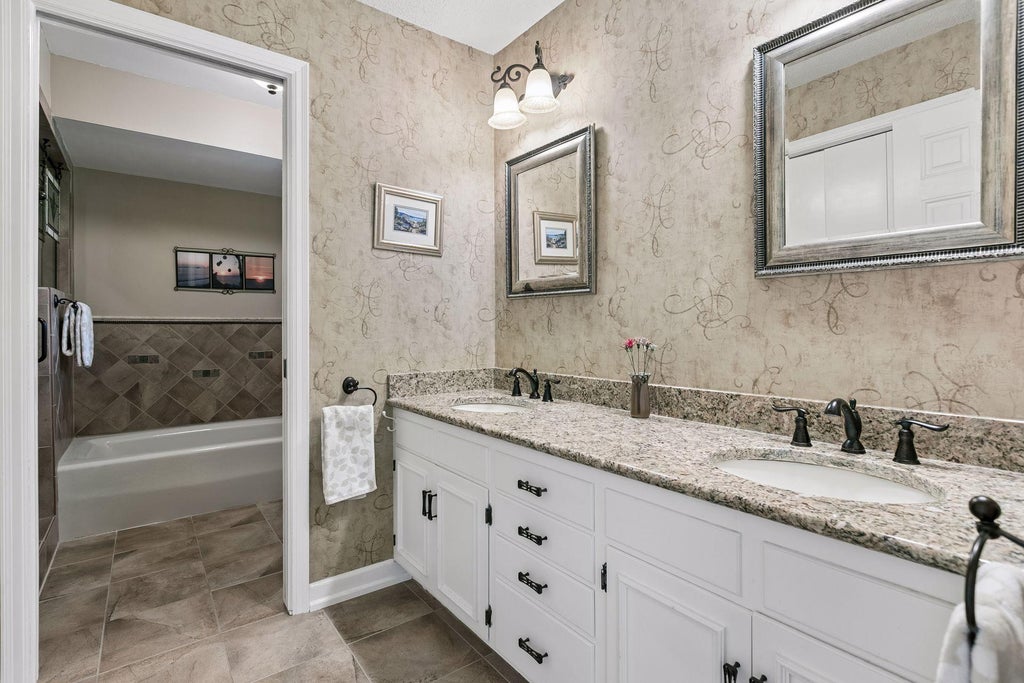 Photo of 8091 Kentucky Circle, Bloomington, MN 55438 (MLS # 7087319)