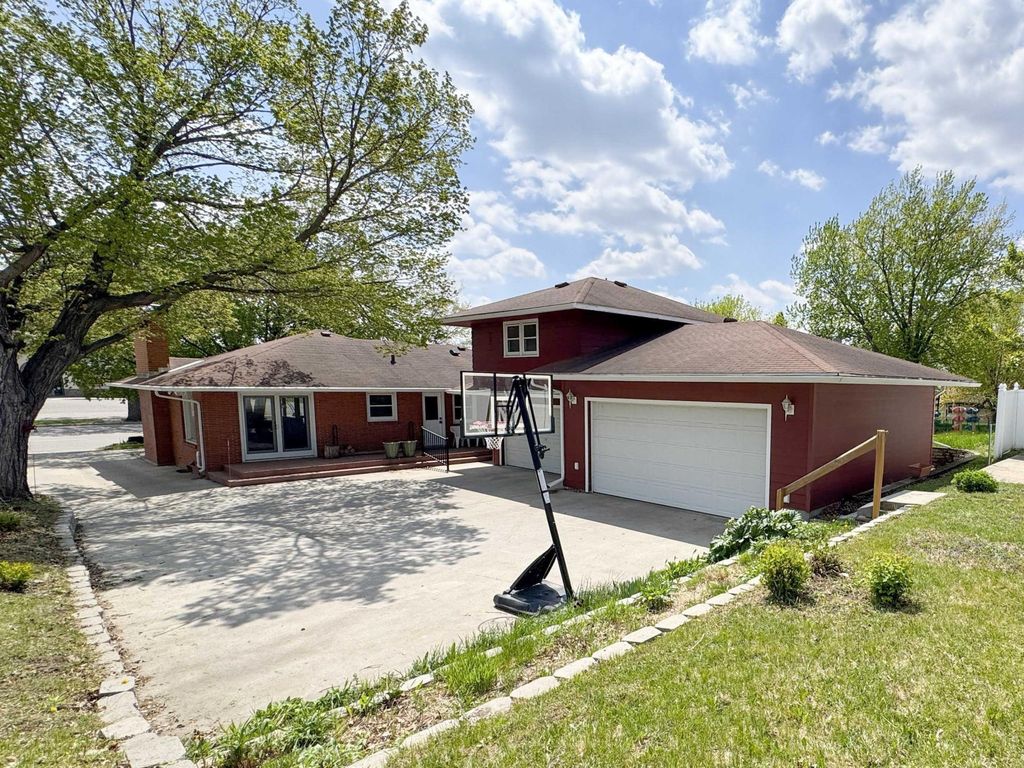 Photo of 1020 W Lincoln Avenue, Fergus Falls, MN 56537 (MLS # 7078380)