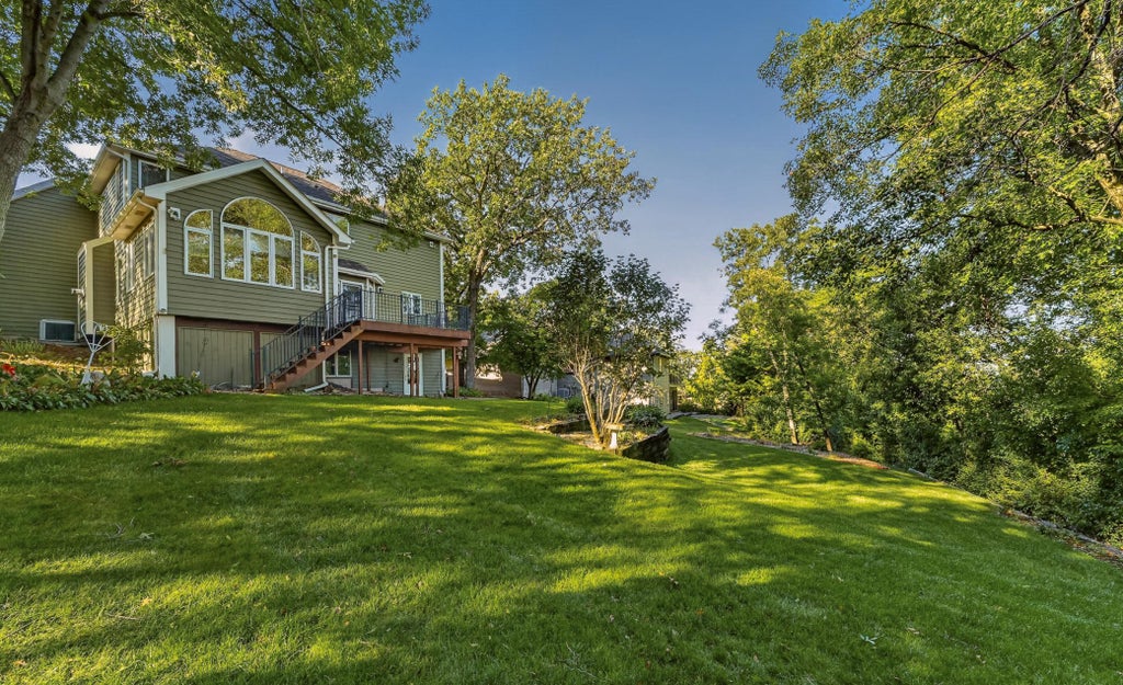 Photo of 1505 Glendale Hills Drive NE, Rochester, MN 55906 (MLS # 7141210)