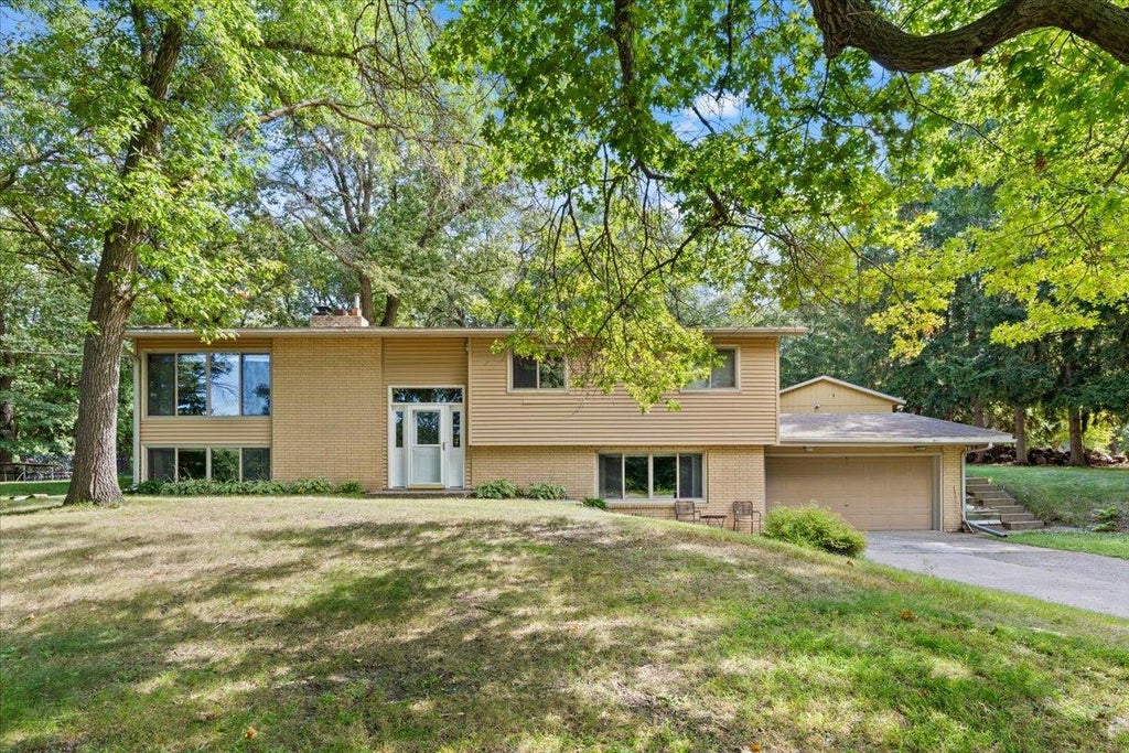 Photo of 4550 N Benton Drive, Sauk Rapids, MN 56379 (MLS # 7135465)