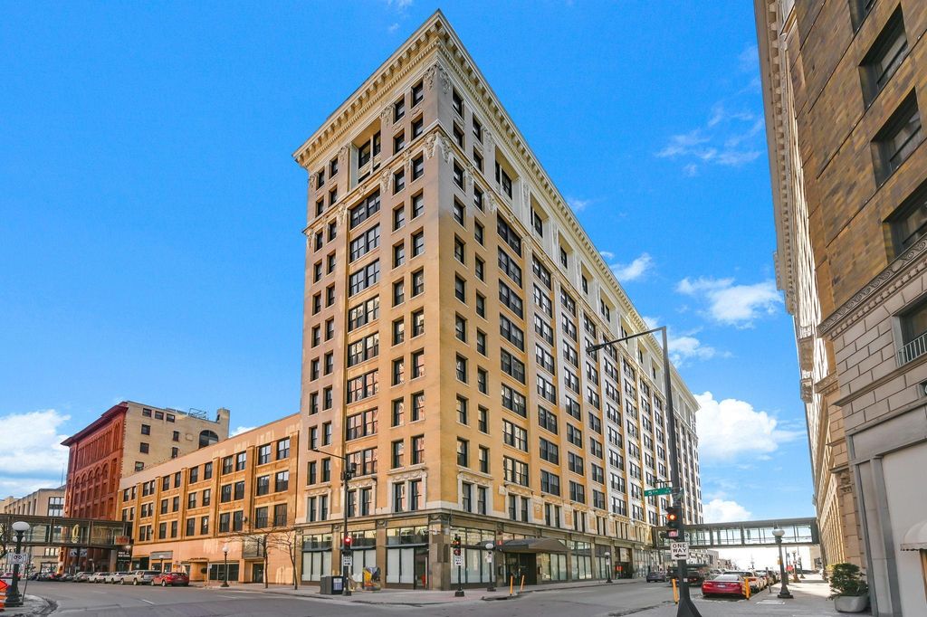 Photo of 350 Saint Peter Street #909, Saint Paul, MN 55102 (MLS # 7087427)
