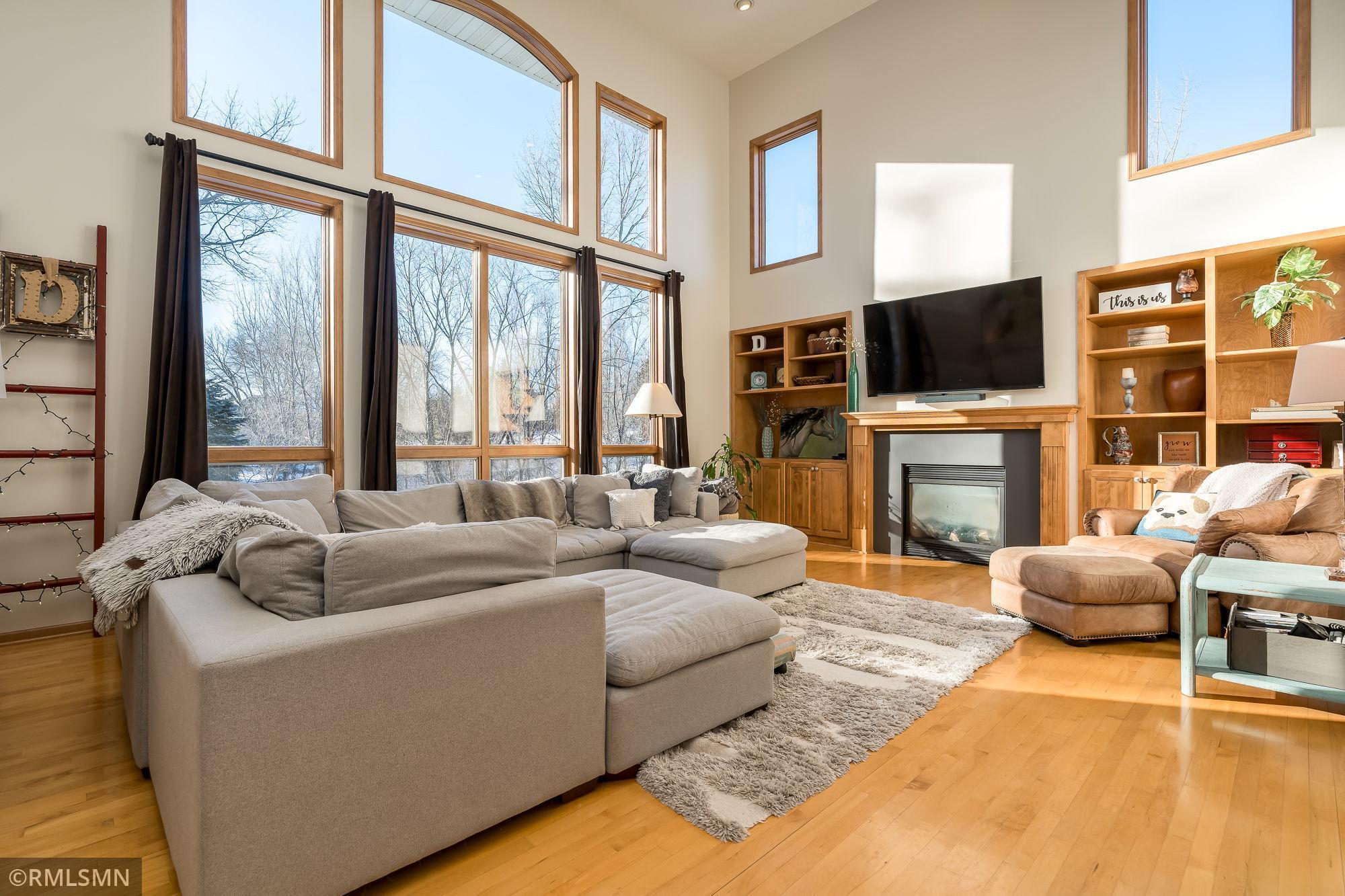 7336 N Fountain Lane N