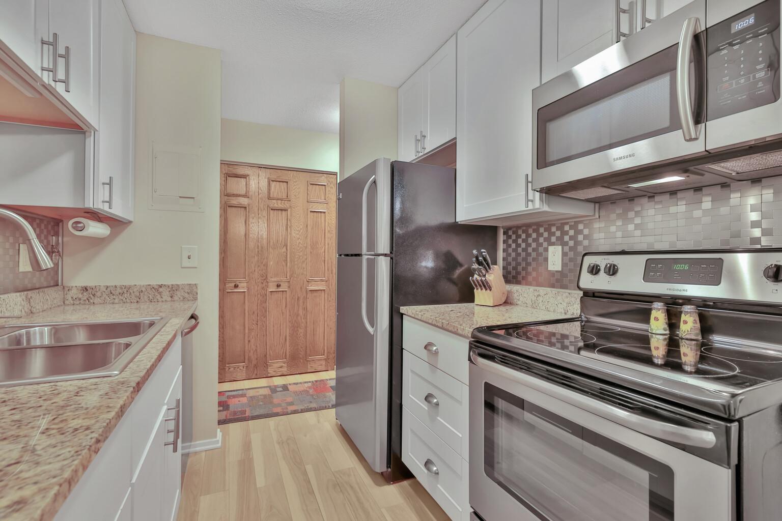 2800 Hamline Avenue N 241