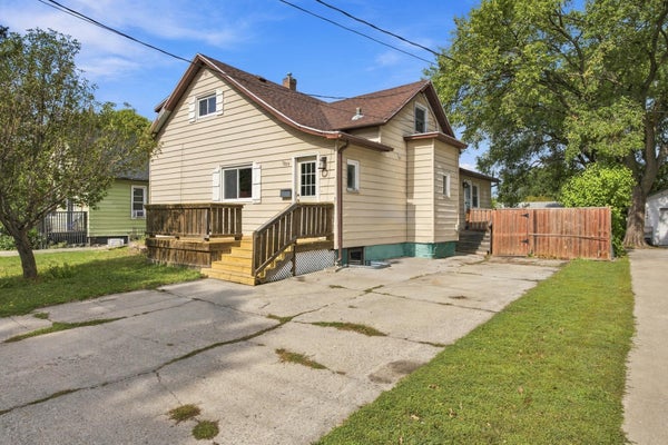 1809 5TH AVE S, FARGO, ND 58103 - Image 0b516d42e16a7ce210ad9db903531aad/2858834087