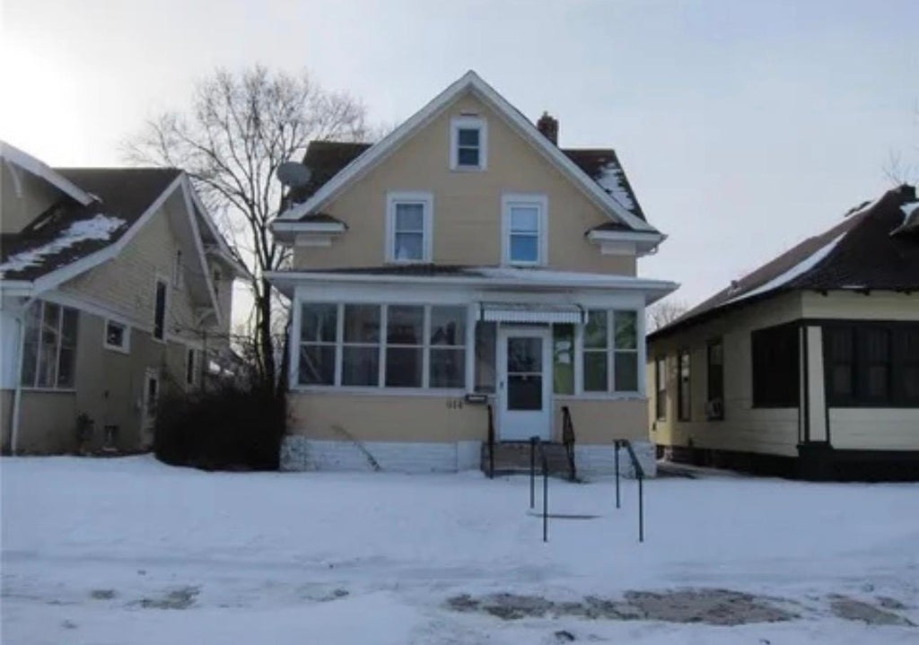 Photo of 914 Fuller Avenue, Saint Paul, MN 55104 (MLS # 7164727)