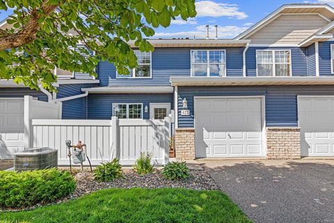 422 Hickory Lane N Oakdale MN 55128