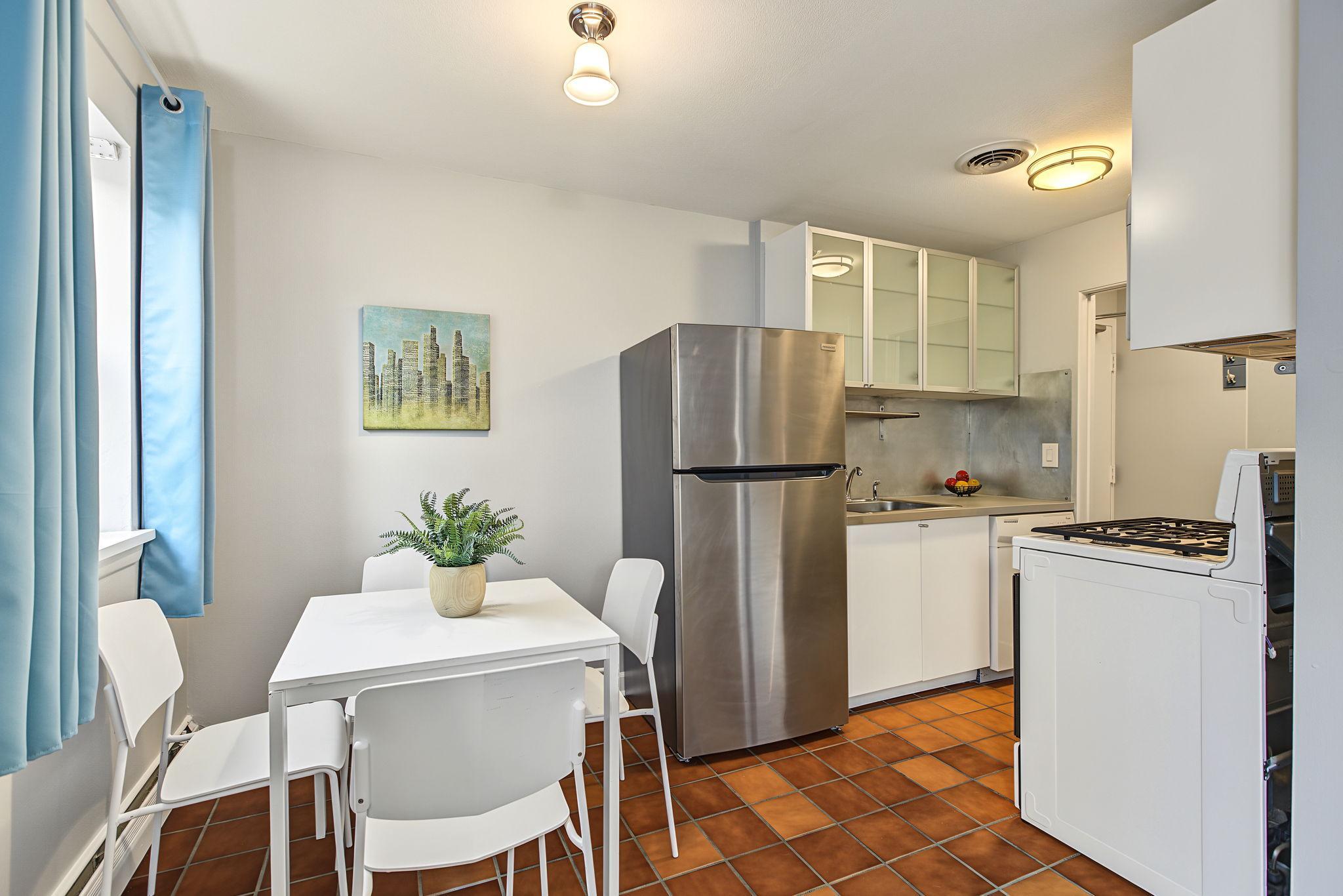 2747 Dupont Avenue S 101