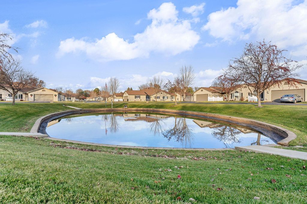 Photo of 1710 B Carriage Home Drive, Austin, MN 55912 (MLS # 6821722)