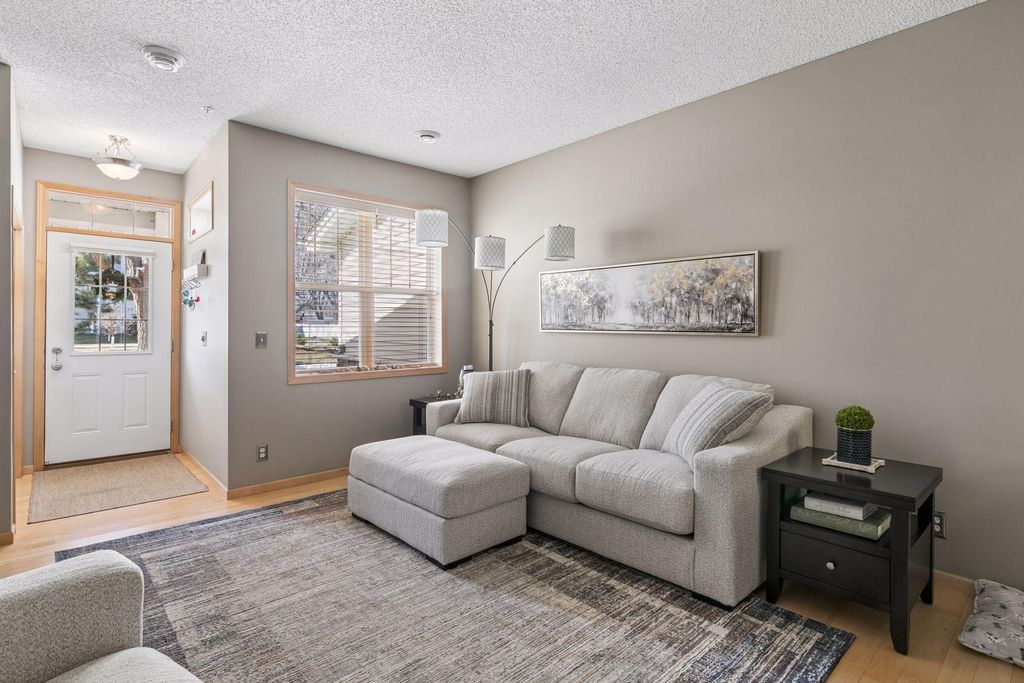 Photo of 512 W 84th Street, Bloomington, MN 55420 (MLS # 7039267)