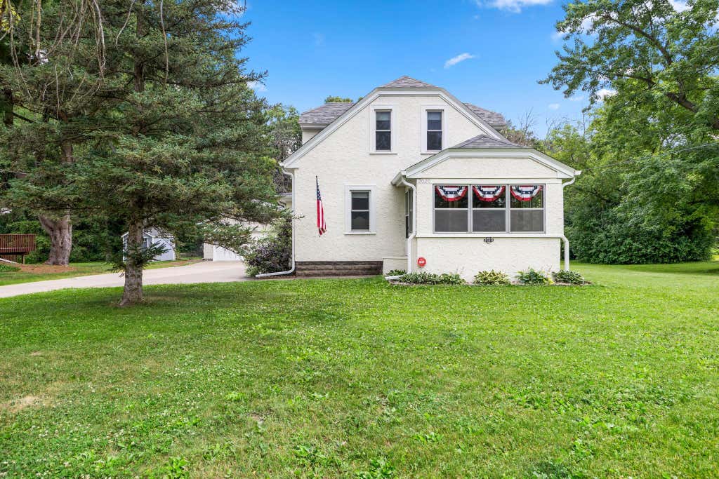 Photo of 2020 Margaret Street N, North Saint Paul, MN 55109 (MLS # 7098922)