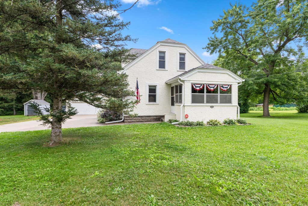 Photo of 2020 Margaret Street N, North Saint Paul, MN 55109 (MLS # 7098922)