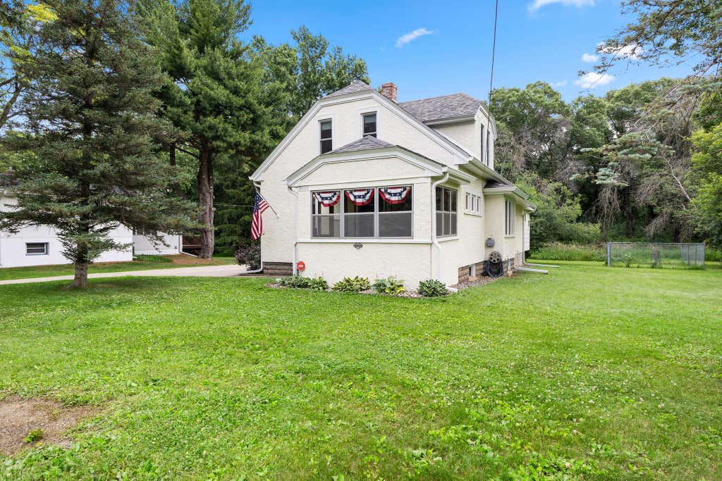 Photo of 2020 Margaret Street N, North Saint Paul, MN 55109 (MLS # 7098922)