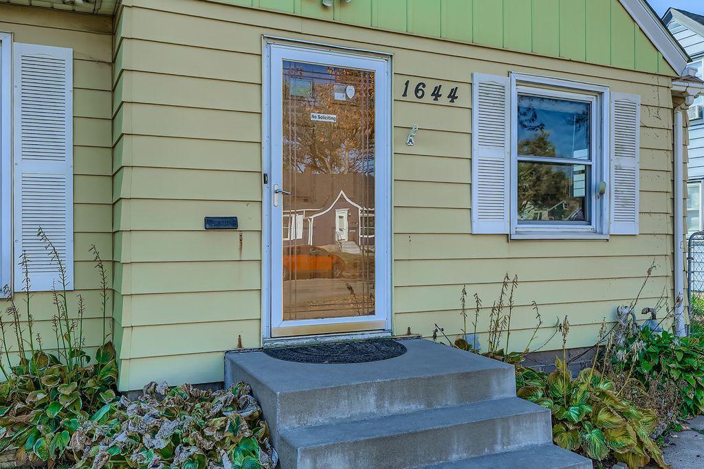 1644 Arlington Avenue E