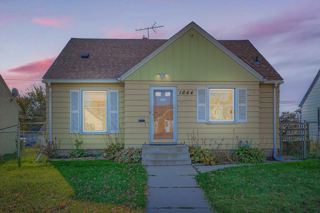 1644 Arlington Avenue E