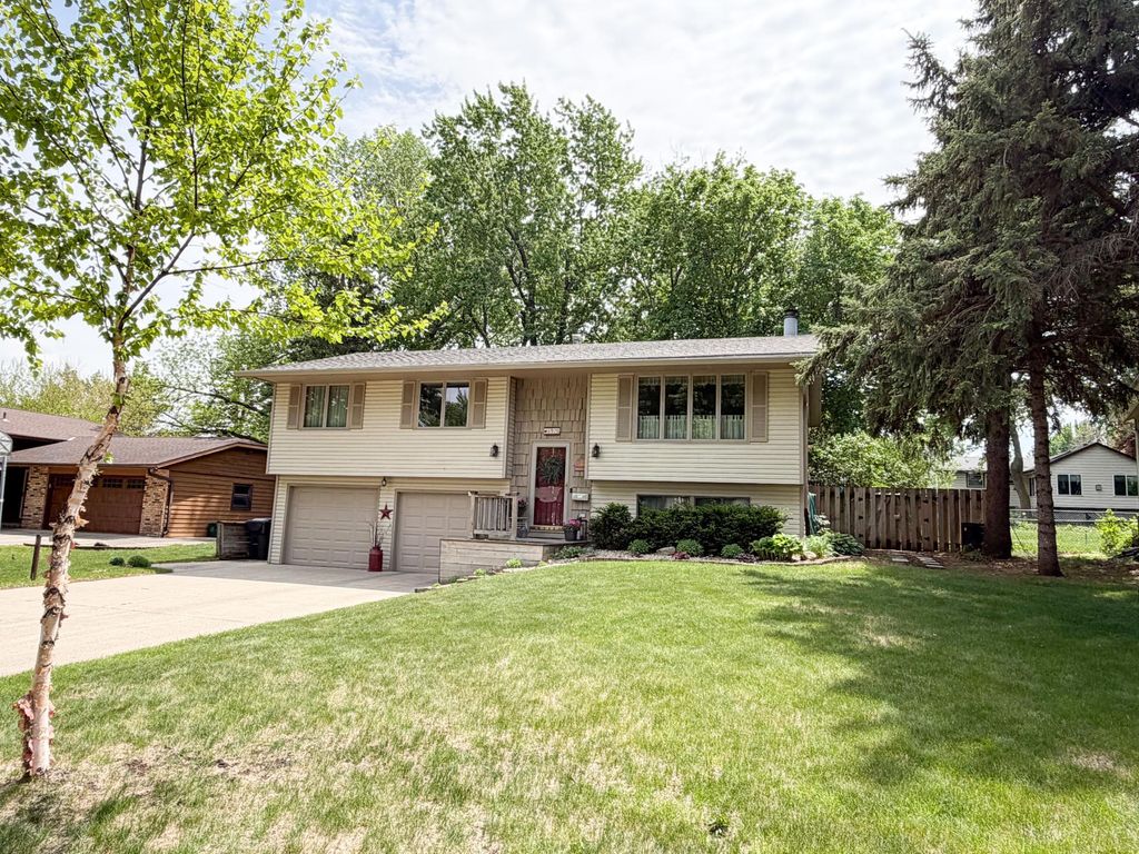 Photo of 1925 Driftwood Avenue, Worthington, MN 56187 (MLS # 7077862)