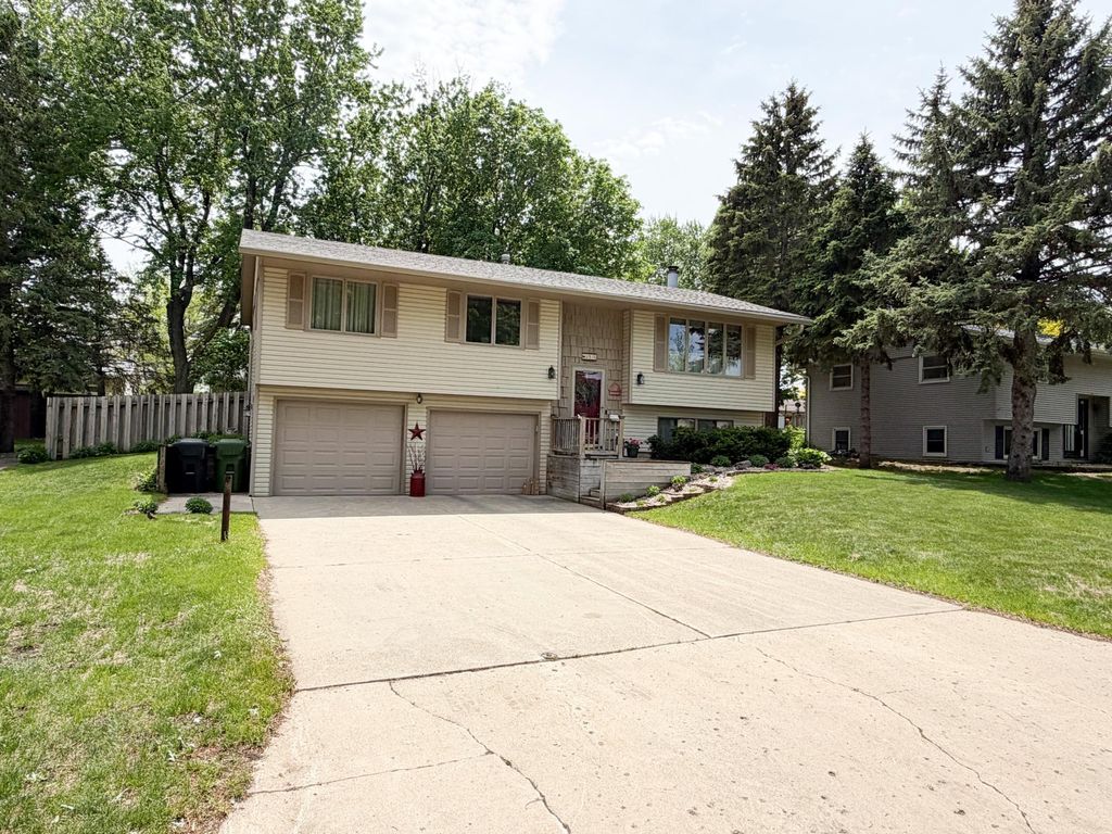 Photo of 1925 Driftwood Avenue, Worthington, MN 56187 (MLS # 7077862)