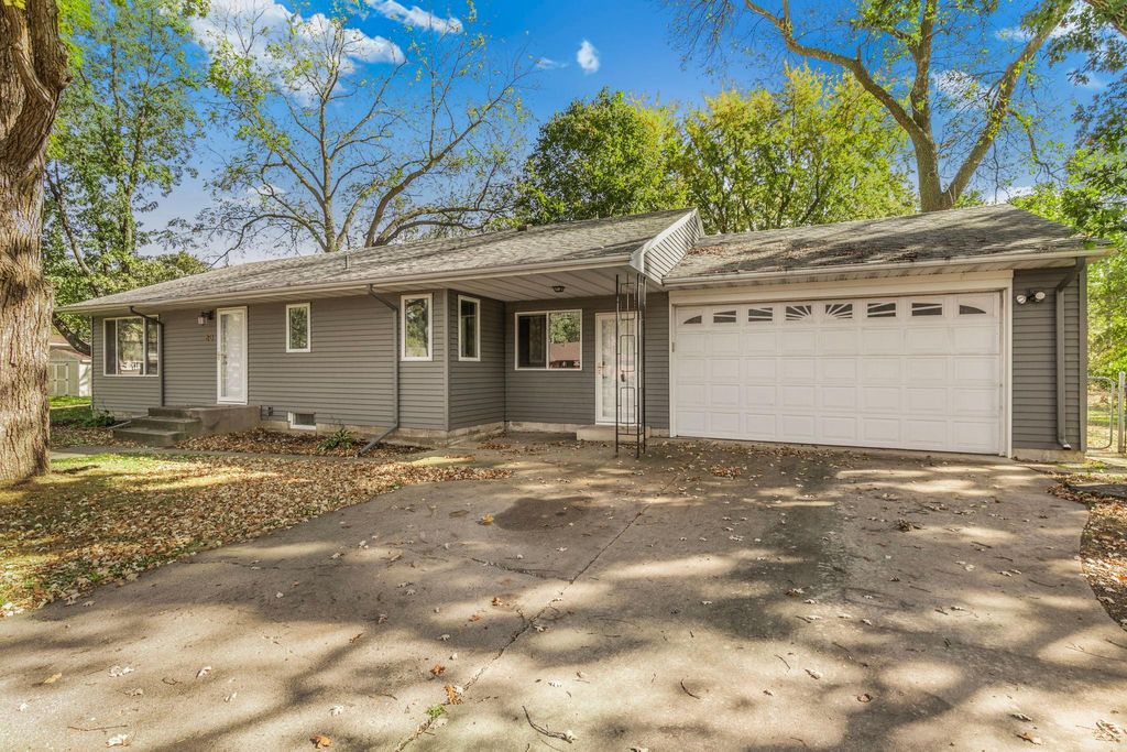 Photo of 80 Woodhill Road, Saint Cloud, MN 56301 (MLS # 6825579)