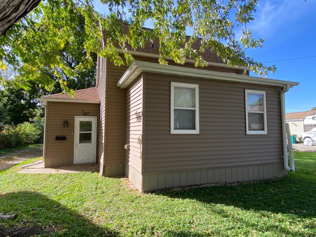 Photo of 918 S Newton Avenue, Albert Lea, MN 56007 (MLS # 7156557)