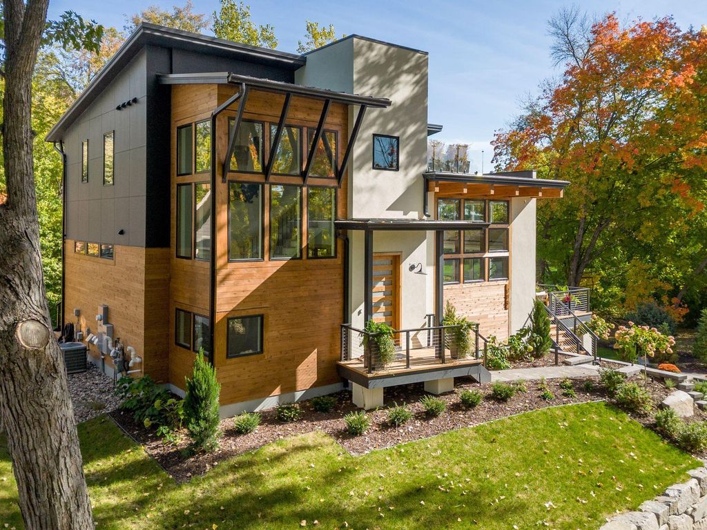 Photo of 175 Lakeview Avenue, Tonka Bay, MN 55331 (MLS # 7041186)