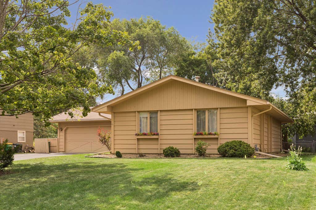 Photo of 3901 Louisiana Avenue N, New Hope, MN 55427 (MLS # 7100254)