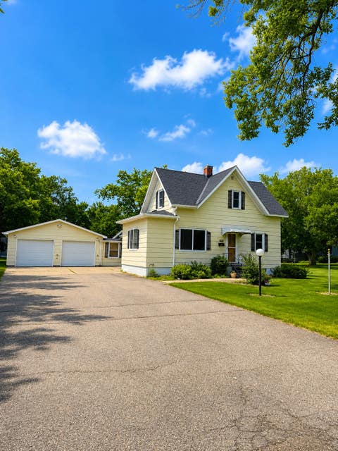 Photo of 627 S Litchfield Avenue, Litchfield, MN 55355 (MLS # 7105015)