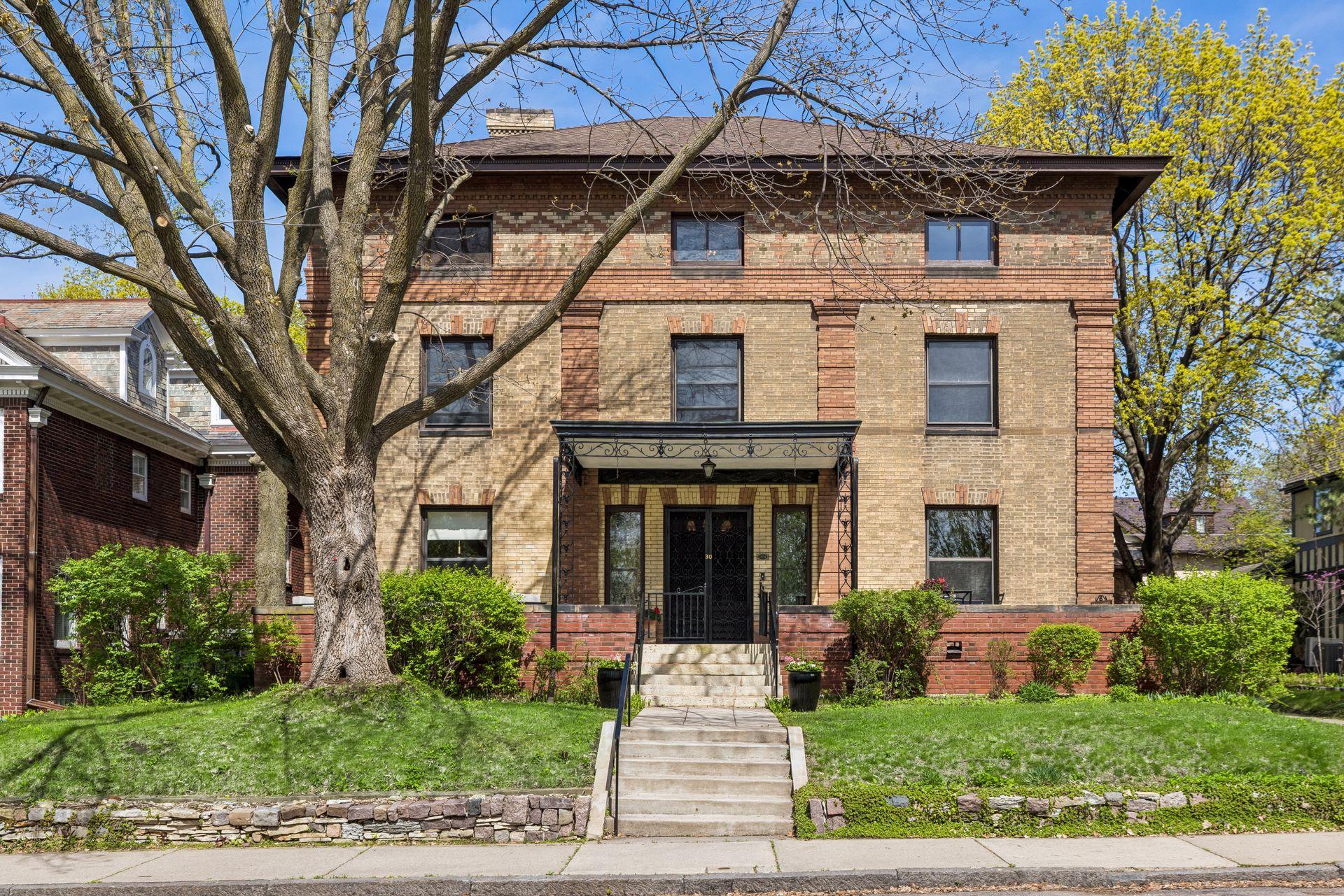 30 Crocus Place