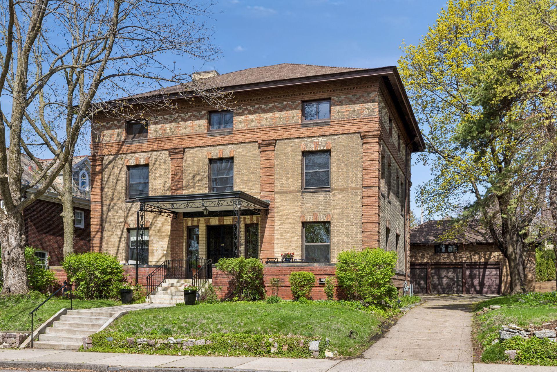 30 Crocus Place